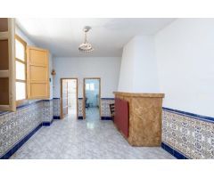 PRECIOSA CASA CON TERRENO EN PASEO DE LA REINA, FUENTE VAQUEROS