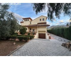 ESPECTACULAR CASA CON AMBIENTE MUSICAL!!!!