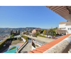 Chalet Independiente en Cenes de la Vega con Parcela de 1.187 m².