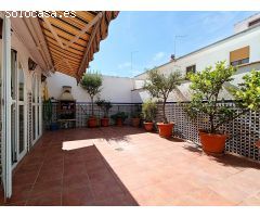 Impresionante Casa de 4 Habitaciones con Gran Patio y Garaje en una de las Mejores Zonas de Santa Fe