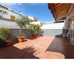 Impresionante Casa de 4 Habitaciones con Gran Patio y Garaje en una de las Mejores Zonas de Santa Fe