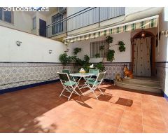 Impresionante Casa de 4 Habitaciones con Gran Patio y Garaje en una de las Mejores Zonas de Santa Fe
