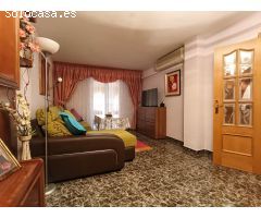 Impresionante Casa de 4 Habitaciones con Gran Patio y Garaje en una de las Mejores Zonas de Santa Fe