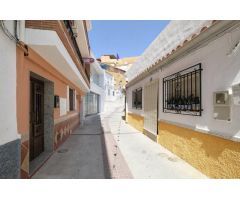 Edificio en venta con 2 viviendas independientes, bar y discoteca.