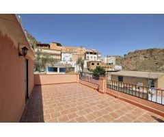Edificio en venta con 2 viviendas independientes, bar y discoteca.