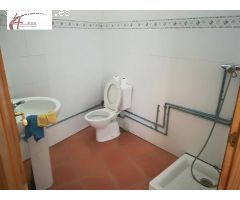 Local comercial de 140 m2 construidos en el Barrio de Monachil