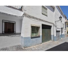 Garaje con almacén en el centro del pueblo. A precio de risa