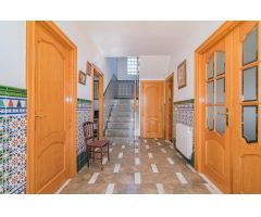 ¡Oportunidad Única! Se Vende Magnífica Casa en Esquina con Amplia Parcela