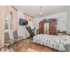 ¡Oportunidad Única! Se Vende Magnífica Casa en Esquina con Amplia Parcela