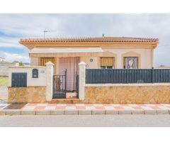 Casa Reformada en Planta Baja con Amplio Patio y Estacionamiento.
