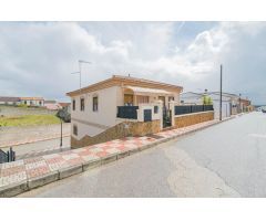 Casa Reformada en Planta Baja con Amplio Patio y Estacionamiento.