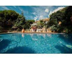 CASA CON PISCINA Y VISTAS A MAR