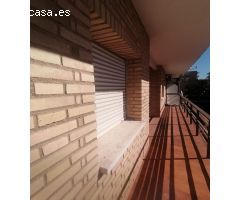 Vivienda 3 dormitorios buena zona con patio y terraza !