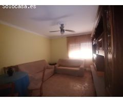 Vivienda 3 dormitorios buena zona con patio y terraza !