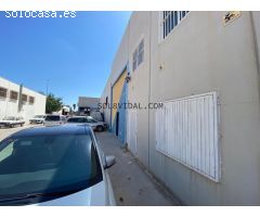 NAVE INDUSTRIAL EN VENTA EN POLÍGONO INDUSTRIAL DE BIGASTRO. Propiedad totalmente diáfana, con ofici