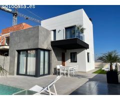 SOL8VIDAL SELLS VILLA IN TORREVIEJA