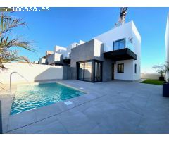 SOL8VIDAL SELLS VILLA IN TORREVIEJA