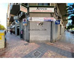 LOCAL COMERCIAL EN ESQUINA EN LA AVENIDA TEODOMIRO CON 194 M2