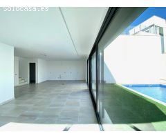 VILLA CON 8 DORMITORIOS, 8 BAÑOS Y PISCINA PRIVADA EN SAN MIGUEL DE SALINAS. Propiedad exclusiva en