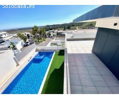 VILLA CON 8 DORMITORIOS, 8 BAÑOS Y PISCINA PRIVADA EN SAN MIGUEL DE SALINAS. Propiedad exclusiva en