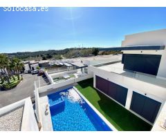 VILLA CON 8 DORMITORIOS, 8 BAÑOS Y PISCINA PRIVADA EN SAN MIGUEL DE SALINAS. Propiedad exclusiva en