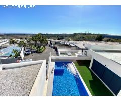 VILLA CON 8 DORMITORIOS, 8 BAÑOS Y PISCINA PRIVADA EN SAN MIGUEL DE SALINAS. Propiedad exclusiva en