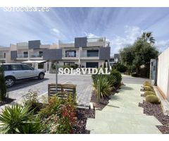 OBRA NUEVA EN LOS BALCONES DE TORREVIEJA. PROPIEDAD EN URBANIZACIÓN DE LUJO.  4 PISCINAS