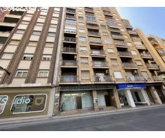 Local comercial de 379 m2 en buen estado en la calle Mayor de Molina de Segura.