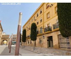 LOCAL COMERCIAL FRENTE AL COLEGIO SANTO DOMINGO, DISPONE DE 60 M2 Y ES PERFECTO PARA CUALQUIER TIPO