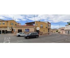 LOCAL CON VIVIENDA EN ARNEVA, (ORIHUELA), HACE ESQUINA, ANTES HABIA UN FAMOSO RESTAURANTE. DISPONE D