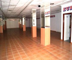 LOCAL EN CALLE CABALLERO DE RODAS EN TORREVIEJA. PROPIEDAD EN ESQUINA EN LA CALLE PRINCIPAL Y COMERC