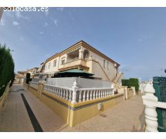 VIVIENDA EN LA MATA  DUPLEX EN PLANTA ALTA EN LA MATA, CALLE ITACA, RESIDENCIAL TARAY. DISPONE DE PI