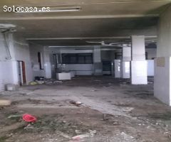 LOCAL EN CREVILLENTE DE 248 M2, CALLE PINTOR VELÁZQUEZ  LOCAL COMERCIAL IDEAL PARA METER VEHÍCULOS O
