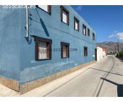 VIVIENDA SITUADA A 5 MINUTOS DE ORIHUELA, EN LA VEREDA BUENA VIDA. DISPONE DE 4 DORMITORIOS, COCINA