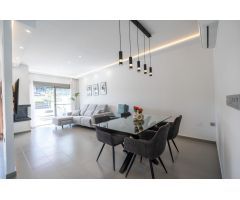 ¡Oportunidad única en Bigastro! Villa pareada con piscina privada en Sector D6
