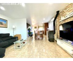 BENIJOFAR. CHALET TIPO TRIPLEX CON PISCINA COMUNITARIA. Preciosa vivienda con mucha iluminación, dos
