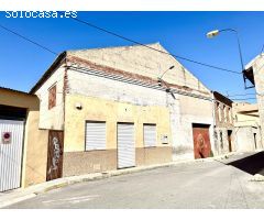 Amplio local con vivienda en parcela urbana – San Bartolomé (Orihuela) Se vende local multifuncional
