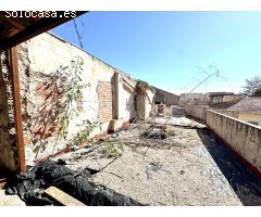 Amplio local con vivienda en parcela urbana – San Bartolomé (Orihuela) Se vende local multifuncional