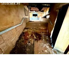 Amplio local con vivienda en parcela urbana – San Bartolomé (Orihuela) Se vende local multifuncional