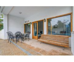Parcela con piscina y edificación anexa