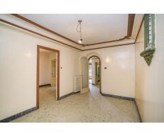 Casa en venta en el centro de Manresa - Ideal para negocio e inversión