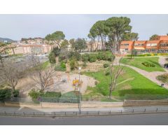 Piso delante Parque Piscinas Municipales