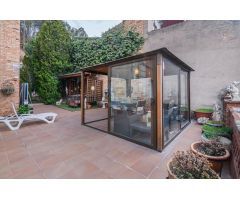 Un refugio en el centro de Manresa: jardín, piscina y espacio para todo lo que te hace feliz