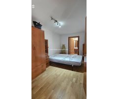 Àtico en planta de 1 habitación, con Ascensor.