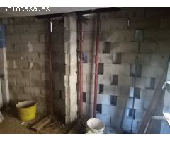 Se vende casa con local + 2 apartamentos independientes