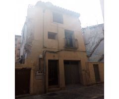 Se vende casa con local + 2 apartamentos independientes