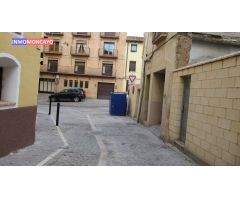 Se venden casa y terreno para edificar, centro Tarazona