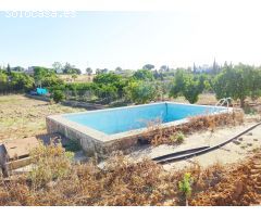 Parcela rústica 6.590 M2, luz, pozo legal, cuarto aperos 31 M2 y piscina.