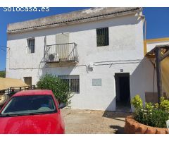 CASA EN LORA DEL RIO