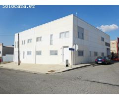 Dos naves totalmente equipadas y con dos cámaras frigoríficas de 50.000 €.